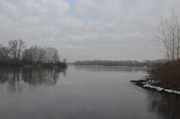 Πανόραμα του ποταμού Δνείπερου το χειμώνα στο Κίεβο, Ουκρανία — Φωτογραφία Αρχείου