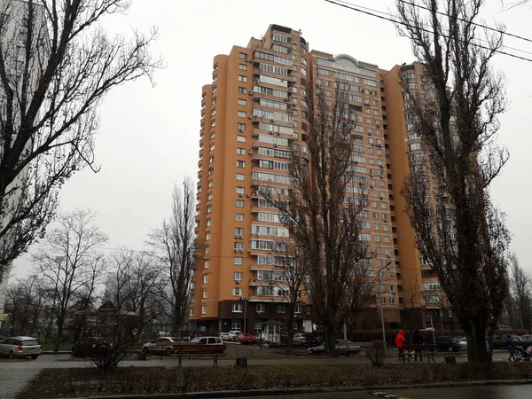 KIEV, UCRANIA - 10 DE ENERO DE 2020: Microdistrito Rusanovka su — Foto de Stock