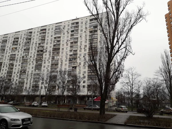 Kiev, Oekraïne - 10 januari 2020: Microdistrict Rusanovka hun — Stockfoto