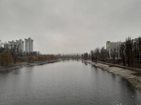 KIEV, UCRANIA - 10 DE ENERO DE 2020: Microdistrito Rusanovka su — Foto de Stock