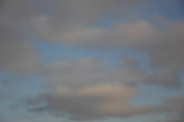 背景のテクスチャとして空の暗い雲 — ストック写真