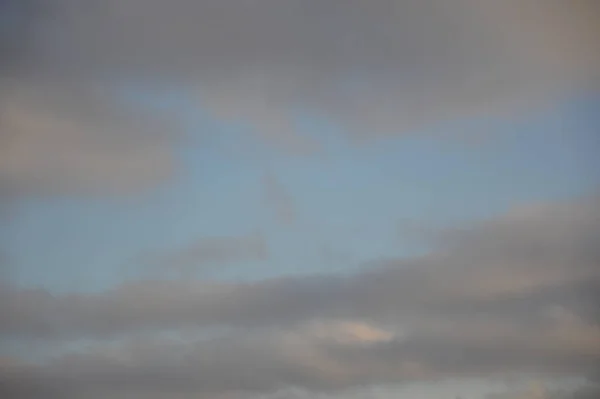 Nuvole sfocate nel cielo come texture per lo sfondo — Foto Stock