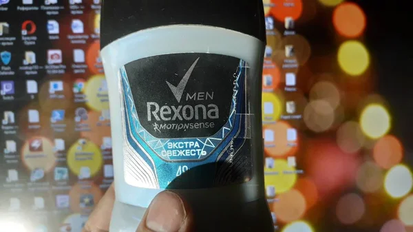 KIEV, UCRÂNIA - JANEIRO 15, 2020: Produto com logotipo da marca Rexona — Fotografia de Stock