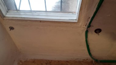 İçerideki su için boru hortumu.