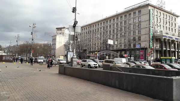KIEV, UCRANIA - 3 DE FEBRERO DE 2020: Calle central de Khreschatyk — Foto de Stock