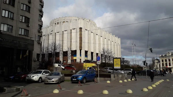 Kyjev, Ukrajina - 3. února 2020: Centrální ulice Khreschatyk — Stock fotografie