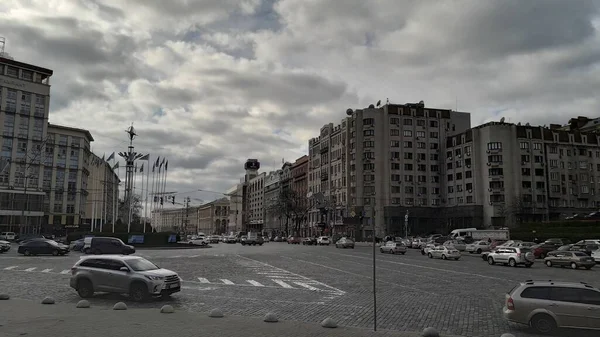 KIEV, UKRAINE - 3 FÉVRIER 2020 : Rue centrale de Khreschatyk — Photo