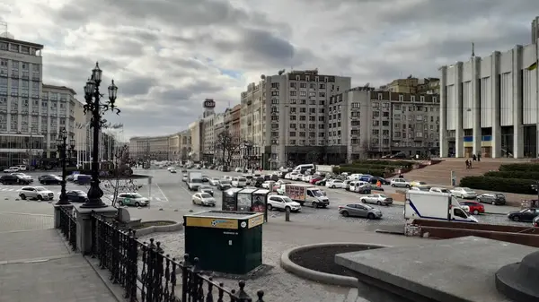 KIEV, UKRAINE - 3 FÉVRIER 2020 : Rue centrale de Khreschatyk — Photo