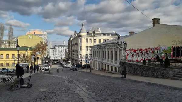 KIEV, UKRAINE - 3 FÉVRIER 2020 : Architecture de rue Andreevsky — Photo