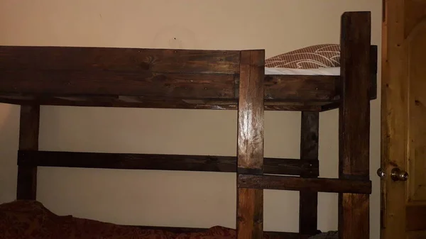 Fabbricazione di mobili per letti a castello in legno — Foto Stock