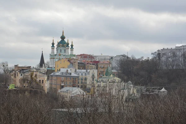 KIEV, UCRÂNIA - FEVEREIRO 16, 2020: Andreevsky descent architectu — Fotografia de Stock