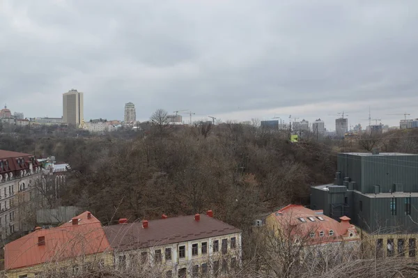 KIEV, UCRÂNIA - FEVEREIRO 16, 2020: Andreevsky descent architectu — Fotografia de Stock