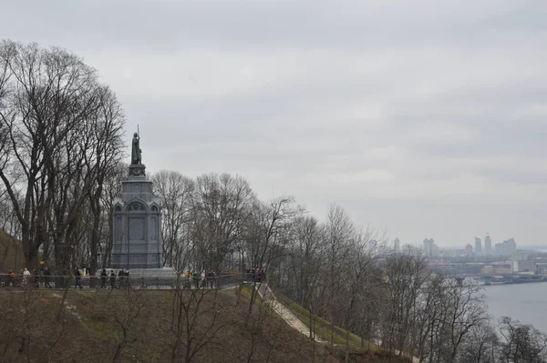 KIEV, UKRAINE - 16 FÉVRIER 2020 : Panorama de la ville, archite — Photo