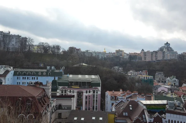 乌克兰基辅- 2020年2月16日：全景城市和拱门 — 图库照片
