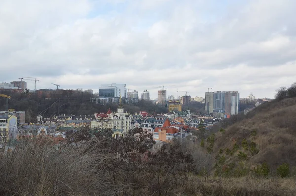 Kijev, Ukrajna - február 16, 2020: Panorama of the city and arch — Stock Fotó