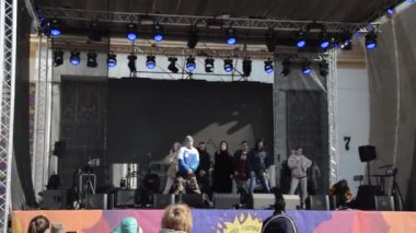 Kiev, Ukrayna - 29 Şubat 2020: Maslenitsa kış bakımının kutlanması ve ilkbaharın gelişi