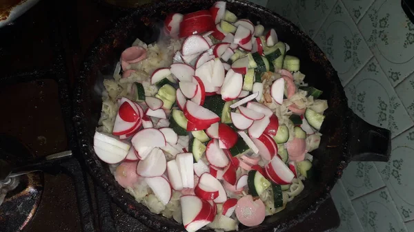 Vários Alimentos Caseiros Cozidos Cozinha — Fotografia de Stock