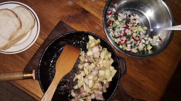 Mutfakta Çeşitli Yapımı Yemekler Var — Stok fotoğraf