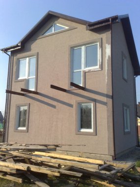 Ülkedeki bir kulübede özel bir konut inşaatı