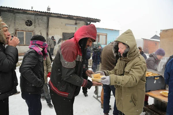 Migrants à Belgrade pendant l'hiver — Photo