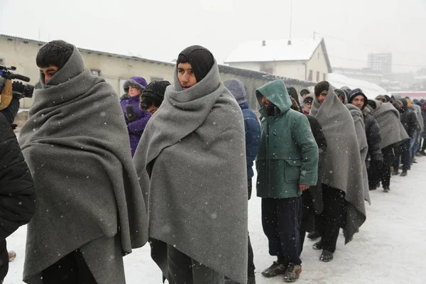 Migrants in Belgrade during winter — Stock Photo, Image