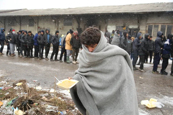 Migrants stuck in Serbia towards the EU — Stock Photo, Image