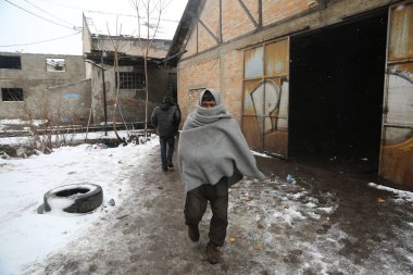 Sırbistan 'da kışın mülteciler