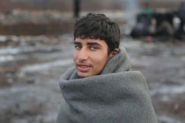 Беженцы зимой в Сербии — стоковое фото