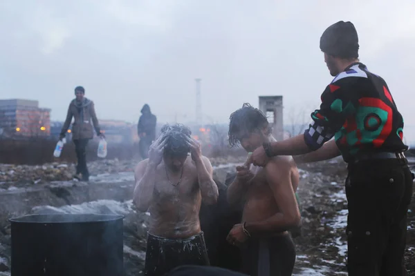 Réfugiés pendant l'hiver en Serbie — Photo