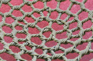 İp doku kırmızı zemin üzerine