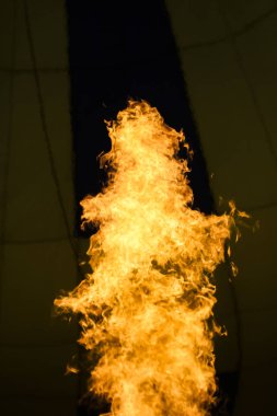 Alev ateş etmek içinde hava balonu