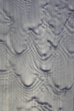 Aşağı kayan metal su doku