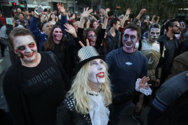 Grup insanlar makyaj bir zobies gibi