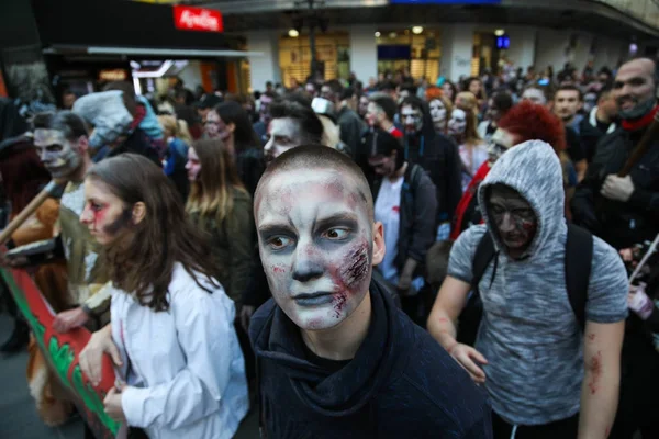 Gruppe von Menschen Make-up wie ein Zobies — Stockfoto