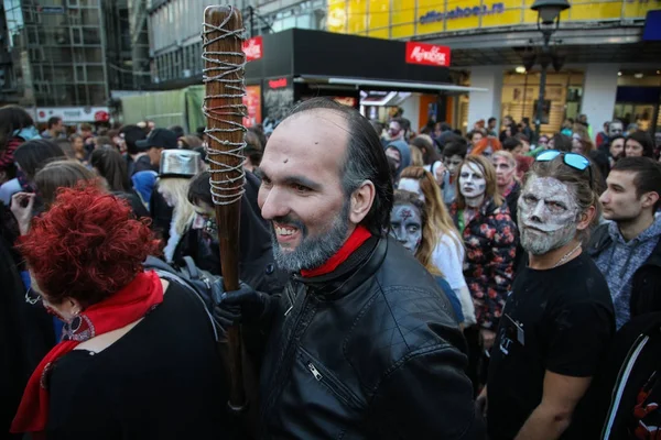 Grup insanlar makyaj bir zobies gibi