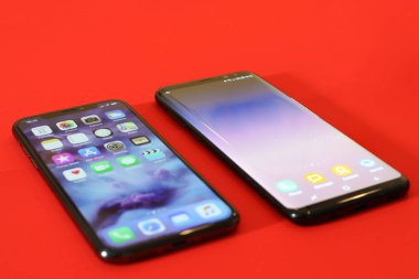 Yeni Samsung S8 artı bir Iphone X operatör