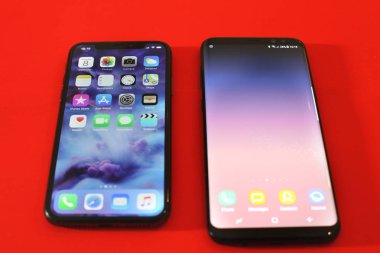 Yeni Samsung S8 artı bir Iphone X operatör
