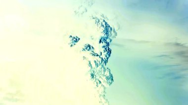 Olumsuz. Volkan uyandı ve sıcak külleri fırlattı.