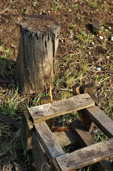 Old Broken Wooden Chair Lies Grass Abandoned Garden — Stock Photo, Image