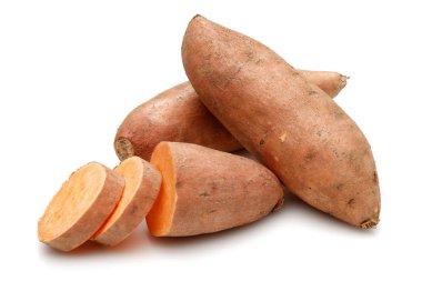 Dilimlenmiş tatlı patatesler.