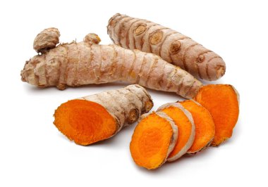 Dilimlenmiş taze zerdeçal.