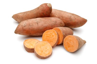 Dilimlenmiş tatlı patatesler.