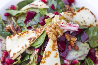 Salata Haloumi taze
