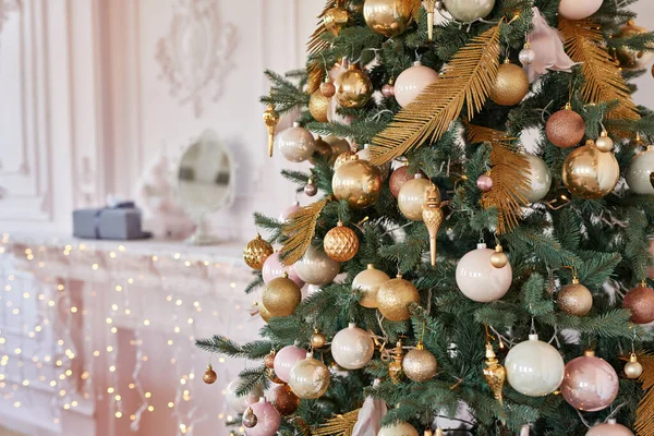 Decoração de Natal pendurado. Árvore de Natal. — Fotografia de Stock