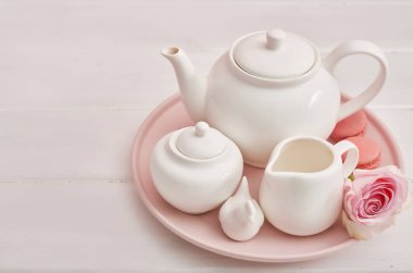 Bahar kartı şablonu. Mutlu yıllar ya da Sevgililer Günü. Kadınlar Günü. Anneler günü için tebrik kartı. Çiçeklerle tebrik ederim. Çiçek kartı. Uzayı kopyala Düğün davetiyesi. Çiçekli çay seti..