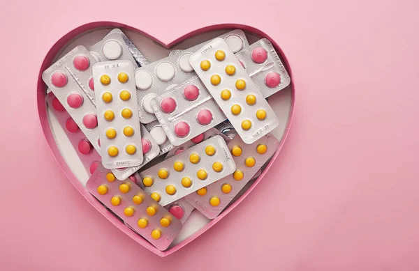 Surtido Píldoras Medicamentos Farmacéuticos Tabletas Cápsulas Sobre Fondo Rosa Montón — Foto de Stock