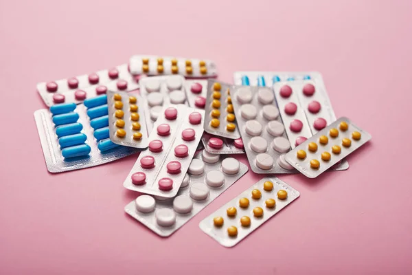 Surtido Píldoras Medicamentos Farmacéuticos Tabletas Cápsulas Sobre Fondo Rosa Montón — Foto de Stock
