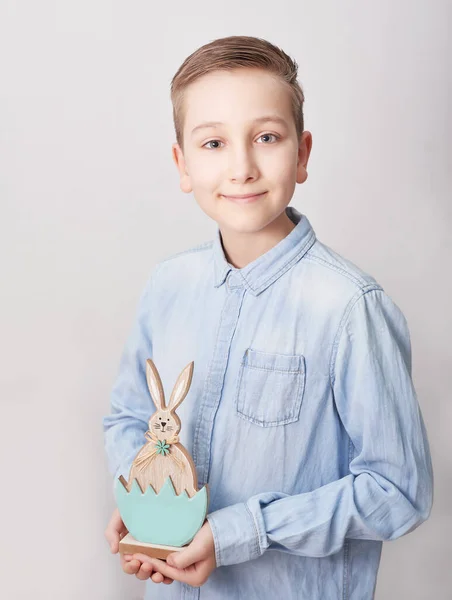 Enfant Garçon Avec Lapin Pâques Joyeux Noël Concept Fond Vacances — Photo