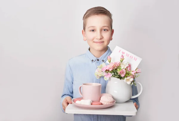 Niño Con Desayuno Tarjeta Felicitación Del Día Madre Fondo Marco — Foto de Stock