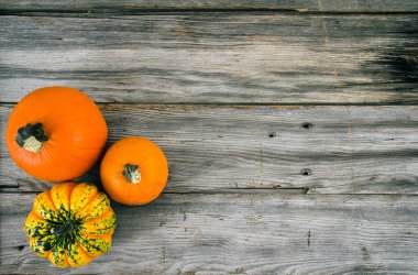 Ahşap yüksek açılı görünüş üzerinde rustik kabak